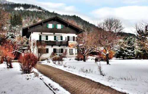 Ferienwohnung in Garmisch-Partenkirchen mit Terrasse - b60502 Garmisch-Partenkirchen