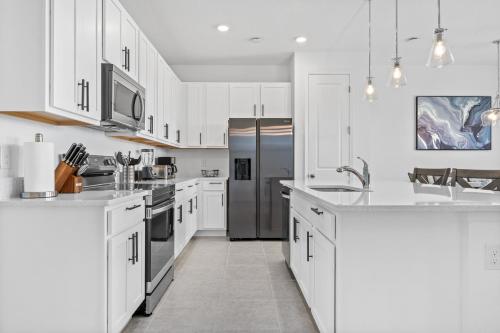 3 BR, 2.5 BA Villa Sleeps 8 EVE102 in Davenport, USA