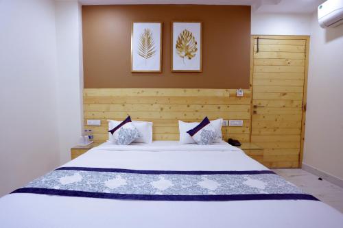 Standard King Room image 1