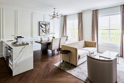 The Chateau Grande Hotel East Brunswick (NJ) United States