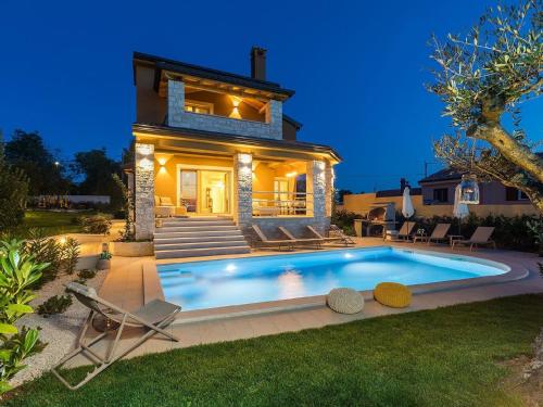 Villa Mikela mit Pool und schönem Außblick