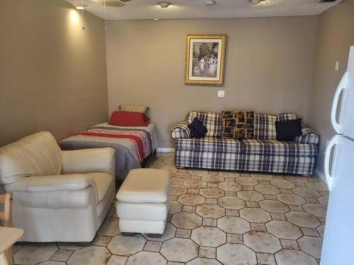 Furnished Private Apartment in a gated mansion in Tamiami, USA