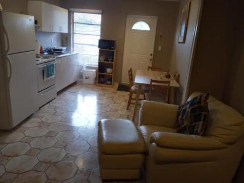 Furnished Private Apartment in a gated mansion in Tamiami, USA