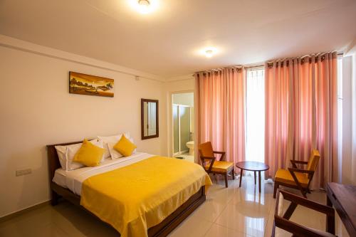 Double Room with Balcony image 6