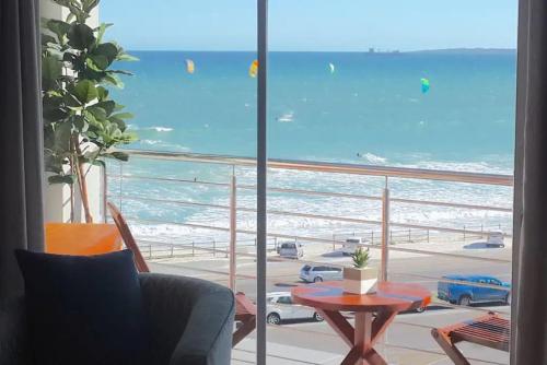 Bloubergstrand 2 Bedroom Beachfront Apartment