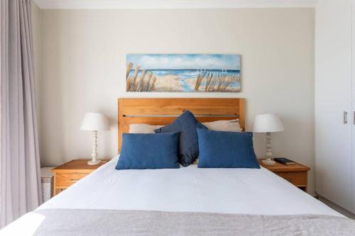 Bloubergstrand 2 Bedroom Beachfront Apartment