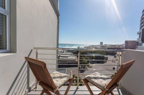 Bloubergstrand 2 Bedroom Beachfront Apartment