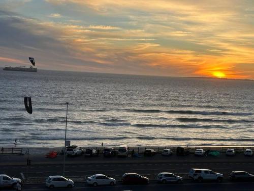 Bloubergstrand 2 Bedroom Beachfront Apartment