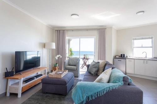 Bloubergstrand 2 Bedroom Beachfront Apartment