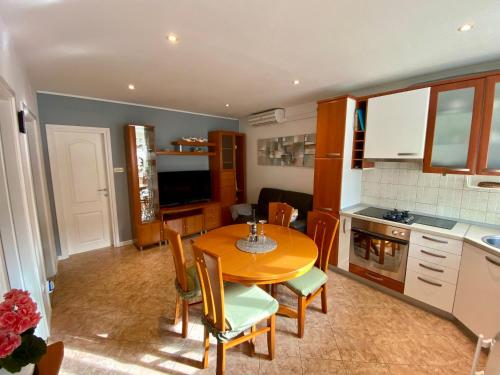 Apartment Simon - Old Stone Charm, Central Bol Life, Bol (foto 9)