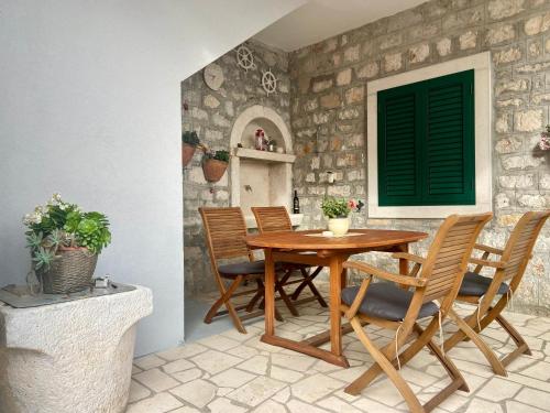 Apartment Simon - Old Stone Charm, Central Bol Life, Bol (foto 7)