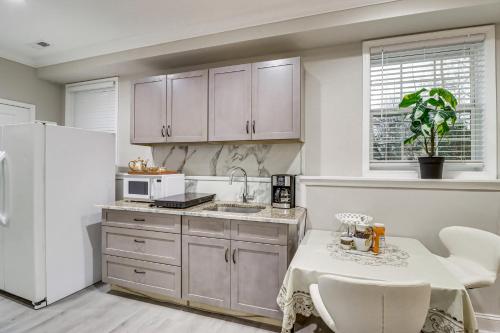 Cozy Capitol Heights Abode 6 Mi to National Mall in Capitol Heights, USA