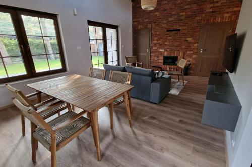 Domek na Cyplu Ostrowskim in ชิโบรชิน