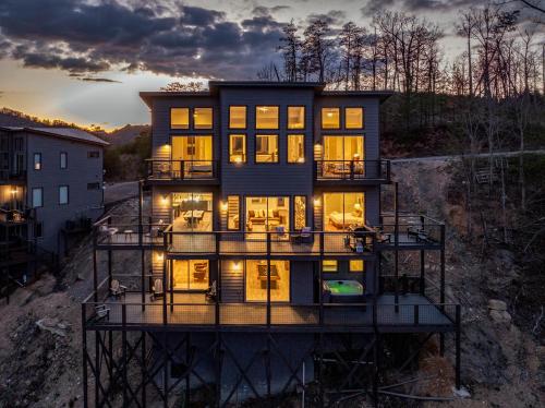 Mountain View Manor Pool Hot Tub Game Room