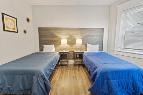 Luxurious 8BR Beach Duplex w Ocean Views in Atlantic City, USA