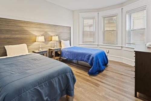 Luxurious 8BR Beach Duplex w Ocean Views in Atlantic City, USA