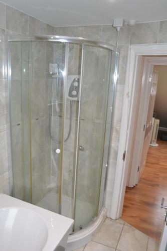 Camborne Avenue W13 - image 7