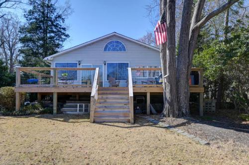 Lure and Leisure Lakehouse in Lake Murray Shores, USA