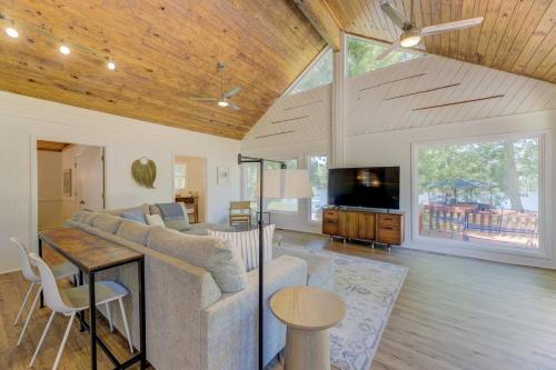 Family Compound Getaway on Lake Murray - Leesville in Lake Murray Shores, USA