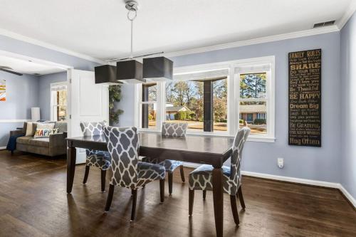 Spacious Oasis With Pool - 5BR in Columbia, USA