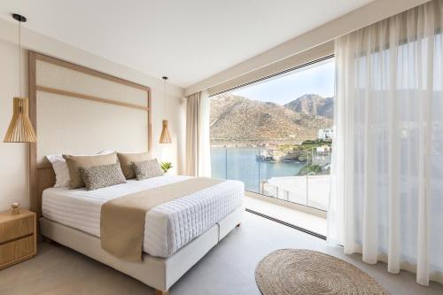 Villa Iris, beachfront, with jacuzzi, up to 9 guests, Mpali beach, Rethymno!, Balíon (Foto 3)