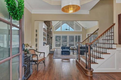 Luxury Escape by the Lake in Lexington, USA