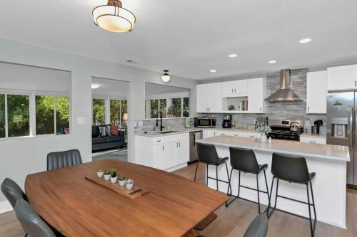 Modern Home Near Forest Drive in Columbia, USA