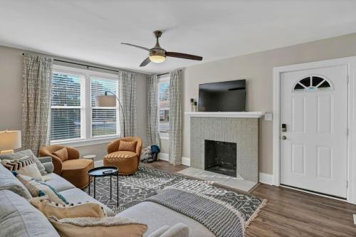 Forest Acres Boho Home - 2BR in Columbia, USA