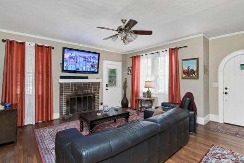 3BR Brick Cottage-Mins to USC in West Columbia, USA