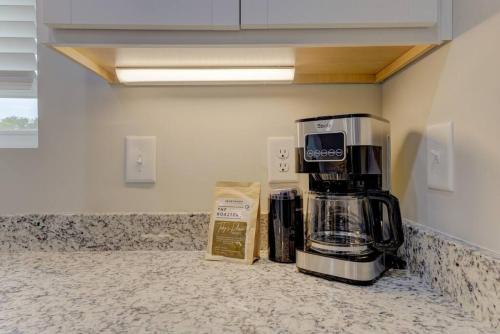 Cayce Sister Houses-Sleeps 14 in Cayce, USA