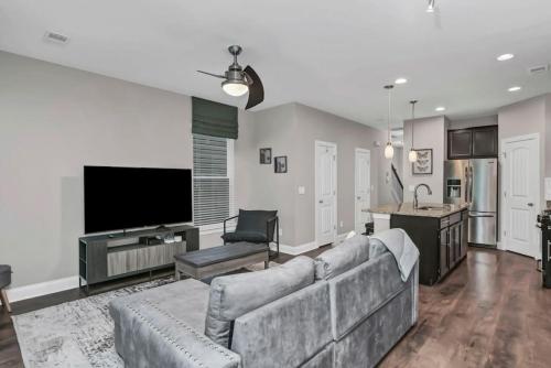 Fresh New Townhome - Sleeps 6