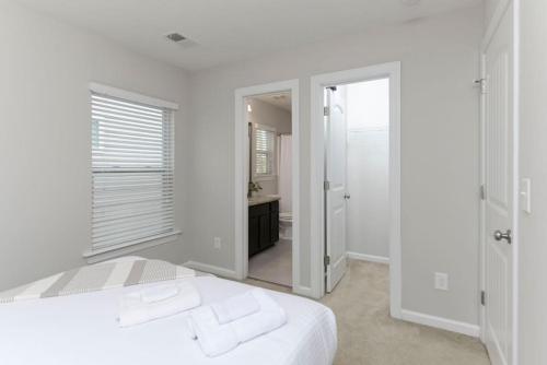 Fresh New Townhome - Sleeps 6