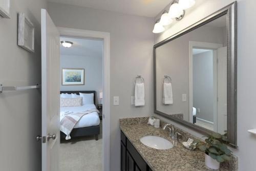 Fresh New Townhome - Sleeps 6