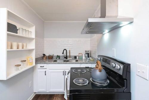 Carter Street Guest Suite in Columbia, USA