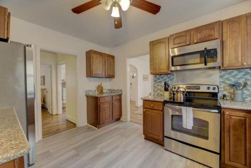 Trendy 3BR Bungalow in Columbia, USA