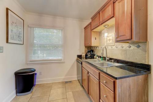 Lounge On Lincoln-Pet Friendly in Columbia, USA
