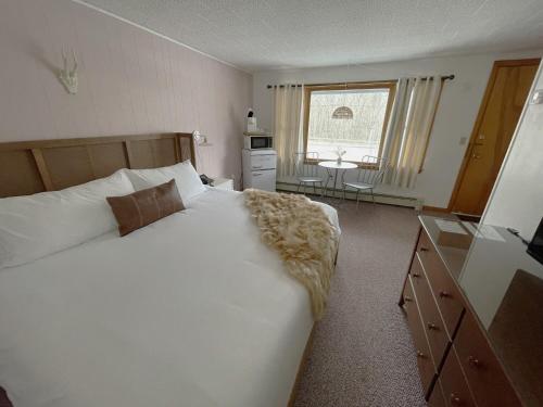 Berkshire Valley Inn - image 10