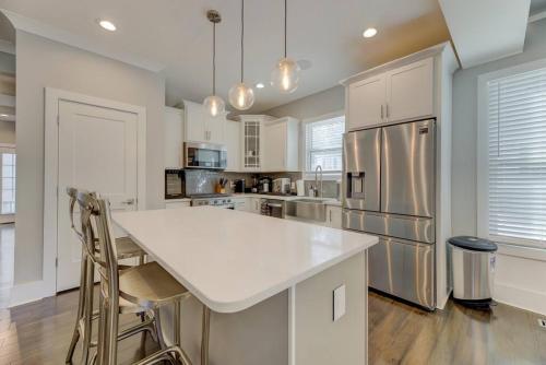Lux 4BR Home Mins to USC in Columbia, USA