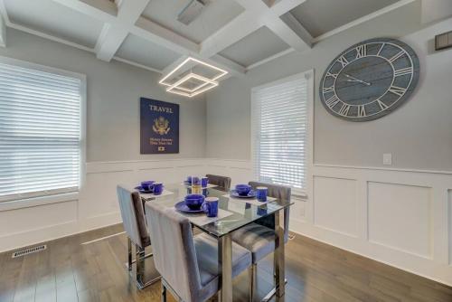 Lux 4BR Home Mins to USC in Columbia, USA
