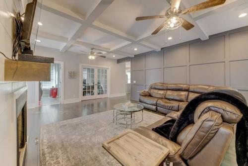 Lux 4BR Home Mins to USC in Columbia, USA