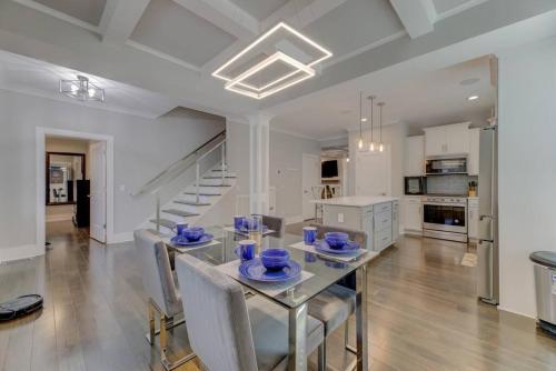 Lux 4BR Home Mins to USC in Columbia, USA