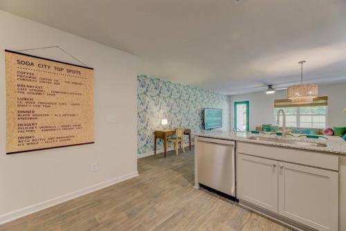 ห้องครัว, A Sunny Stylish 4BR 3BA in เวสต์ โคลัมเบีย (SC)