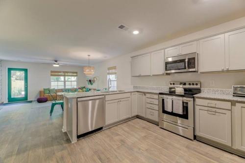 ห้องครัว, A Sunny Stylish 4BR 3BA in เวสต์ โคลัมเบีย (SC)