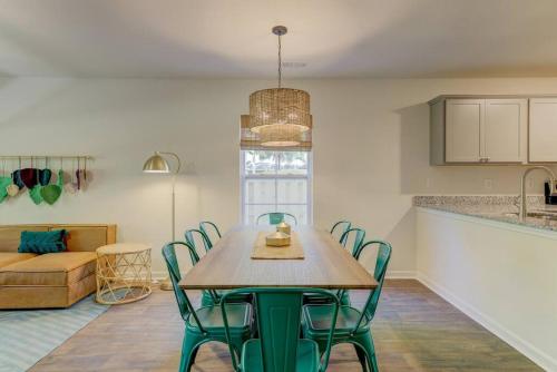 บริการและสิ่งอำนวยความสะดวก, A Sunny Stylish 4BR 3BA in เวสต์ โคลัมเบีย (SC)