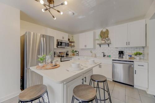 Funky River Caravan Apt in Columbia, USA