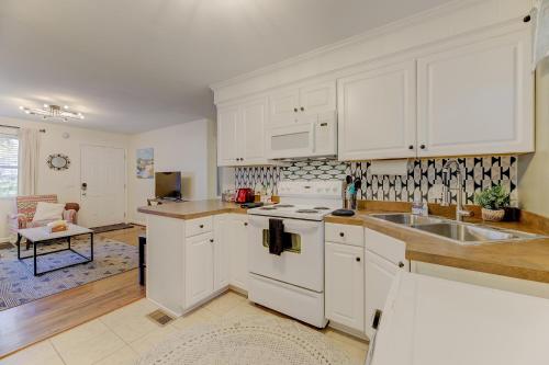 Comfy and Convenient Condo in Columbia, USA
