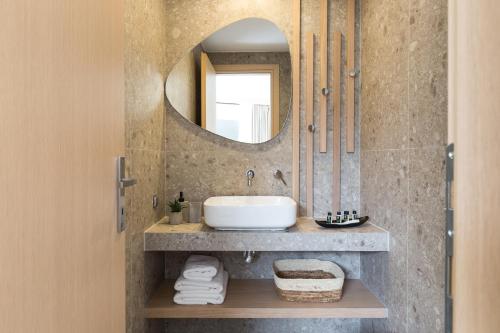 Villa Iris, beachfront, with jacuzzi, up to 9 guests, Mpali beach, Rethymno!, Balíon (Foto 8)