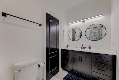 NEW Modern Townhome - Right - Families Welcome in Columbia, USA