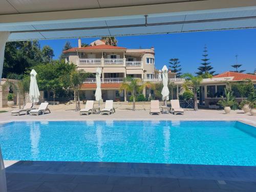 Hidden Gem Estate - Superior luxury villa large private pool stunning sea & mountain views 5 acres of lush gardens World class accommodation