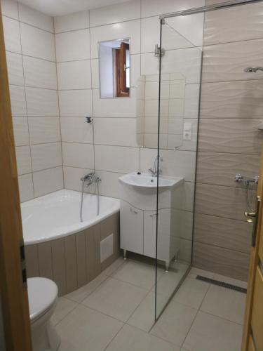 Vannituba, Biró apartmanház Sármellék (Biro apartmanhaz Sarmellek) in Sarmellek